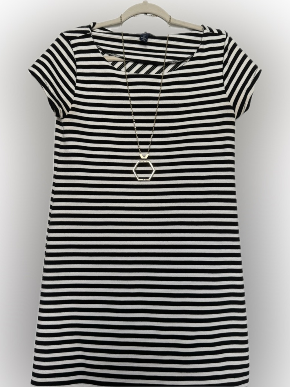 Gap back & white dress! - Picture 2 of 13
